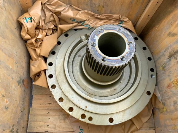 UNUSED D150C DOZER SPINDLE GEAR..87452186. 380297747