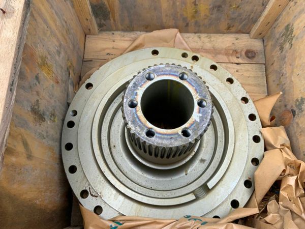UNUSED D150C DOZER SPINDLE GEAR..87452186. 380297749