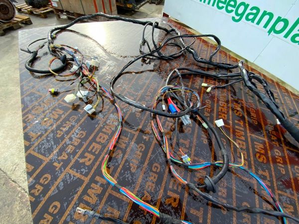 UNUSED FORD T5030 / 40 / 60 / 70 WIRE LOOM. 380220062