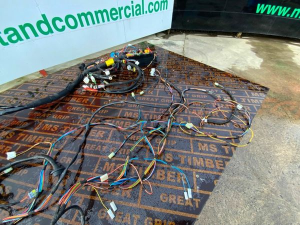 UNUSED FORD T5030 / 40 / 60 / 70 WIRE LOOM. 380220063