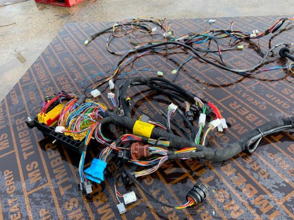 UNUSED FORD T5030 / 40 / 60 / 70 WIRE LOOM. 380220067