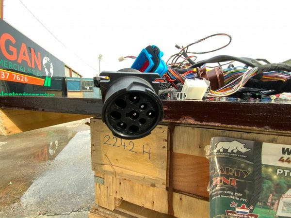 UNUSED FORD T5030 / 40 / 60 / 70 WIRE LOOM. 380220072