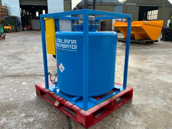 440lts FUEL BOWSER / STORAGE CUBE......2070h. 380232525