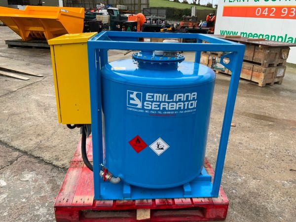 440lts FUEL BOWSER / STORAGE CUBE......2070h. 380232530