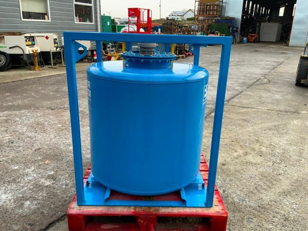 440lts FUEL BOWSER / STORAGE CUBE......2070h. 380232533