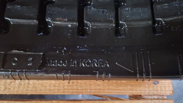 Rubber tracks 380340619