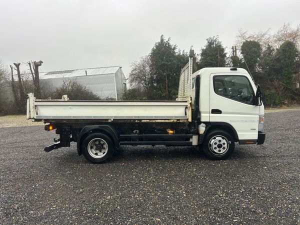 2019 Mitsubishi Fuso 7.5T Tipper / 84kms 380349777