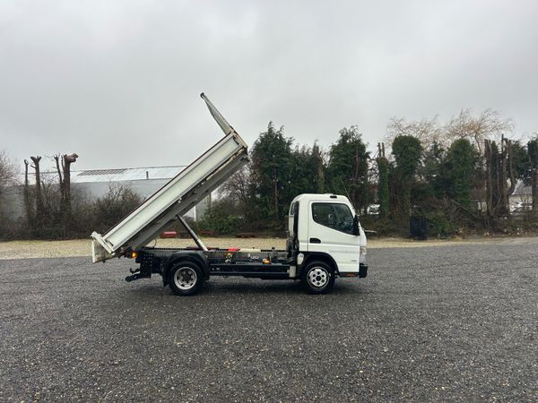 2019 Mitsubishi Fuso 7.5T Tipper / 84kms 380349807
