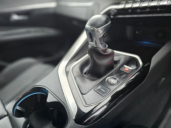 PEUGEOT 3008 COMMERCIAL // BIG SPEC // 09/26 380366004