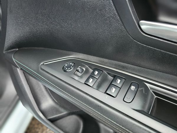 PEUGEOT 3008 COMMERCIAL // BIG SPEC // 09/26 380366008