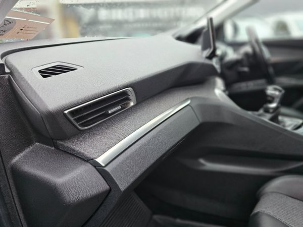 PEUGEOT 3008 COMMERCIAL // BIG SPEC // 09/26 380366011