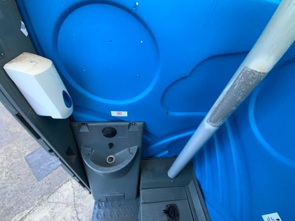 PORTABLE LOOS, BUILDERS SITE TOILETS.......5169. 380383954