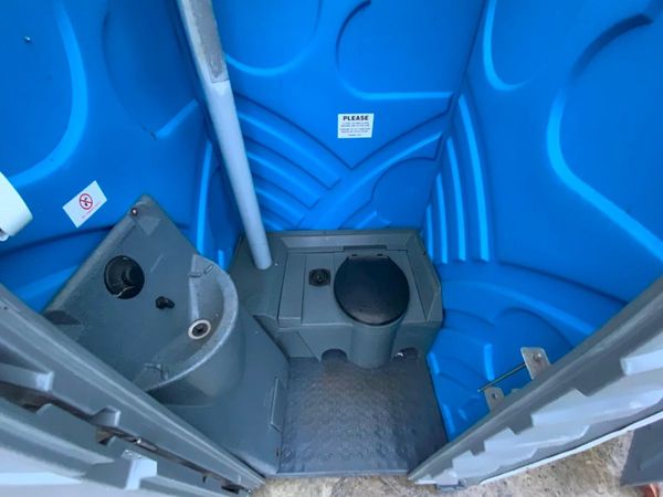 PORTABLE LOOS, BUILDERS SITE TOILETS.......5169. 380383957