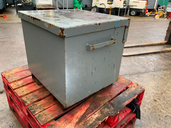 VAN VAULT / TOOL STORAGE LOCK BOX.........1148t. 380384043