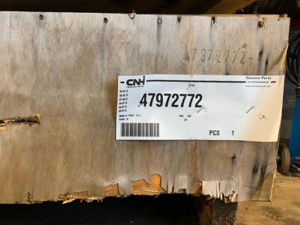 UNUSED CASE 580 BUCKET LINKAGE.........47972772 380388152