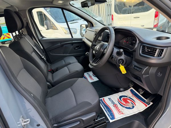 2023 RENAULT TRAFIC 9 SEATER 2.0 150BHP 380388956