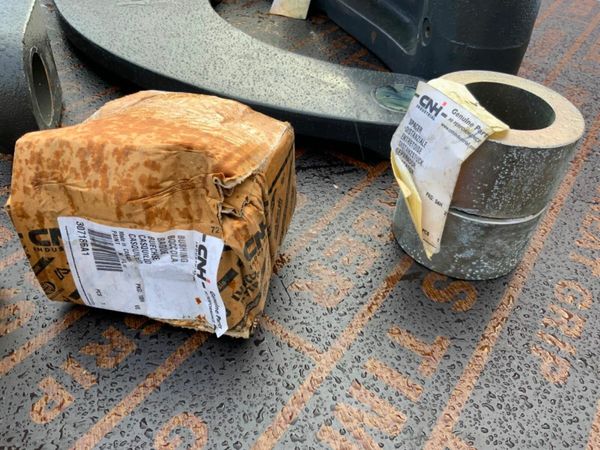 UNUSED CASE 580 BUCKET LINKAGE.........47972772 380305759