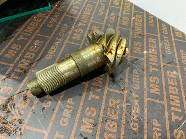 UNUSED CASE LOADER PINION GEAR......47870196. 380401955