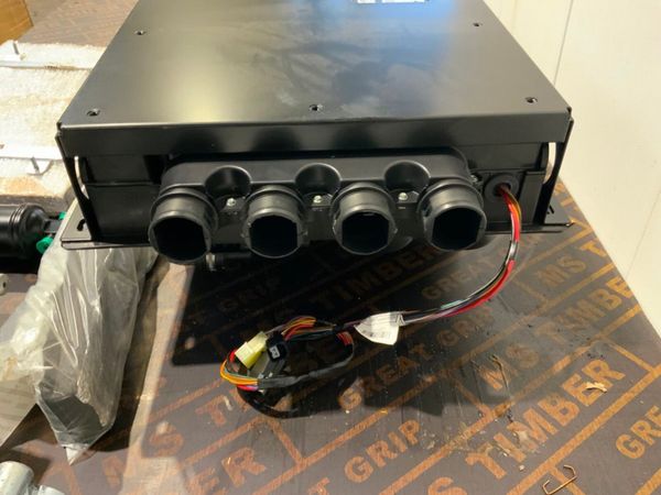 UNUSED AIR CONDITIONING KIT......47944321 380413628