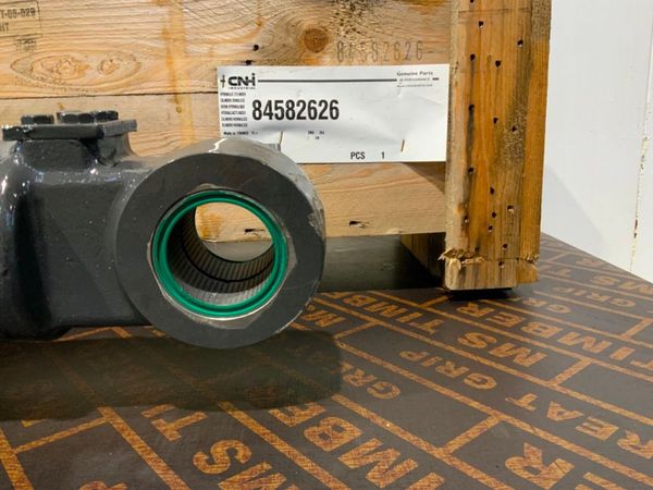 NEW HOLLAND WE150 CYLINDER....84582626 380419460