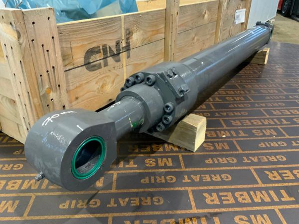 NEW HOLLAND WE150 CYLINDER....84582626 380419461