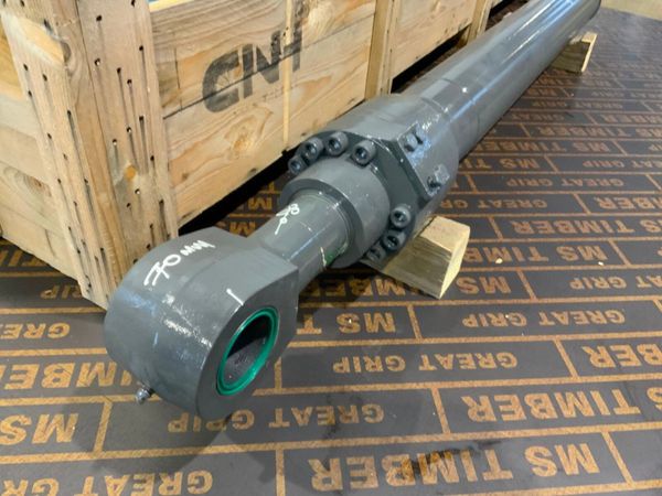 NEW HOLLAND WE150 CYLINDER....84582626 380419462