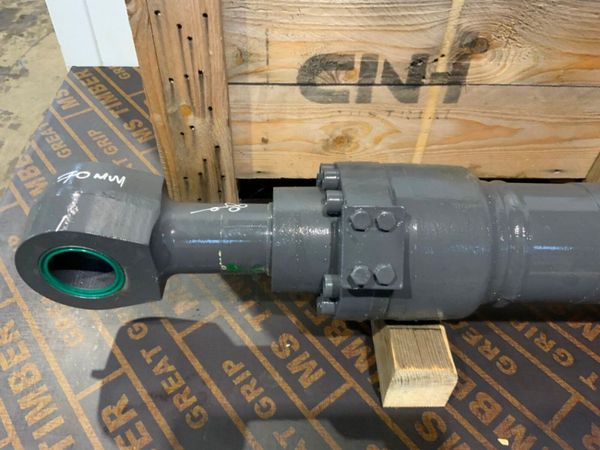 NEW HOLLAND WE150 CYLINDER....84582626 380419463