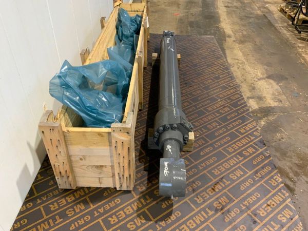 NEW HOLLAND WE150 CYLINDER....84582626 380419467