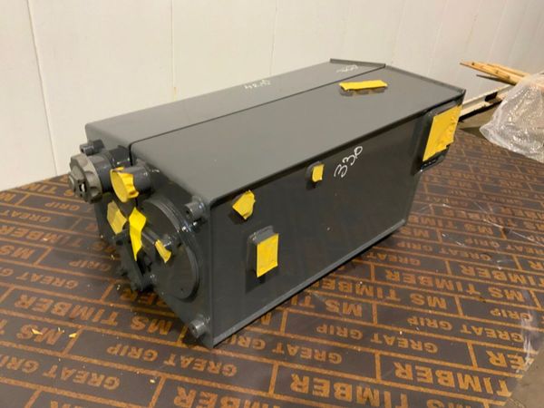 UNUSED CASE Cx37c HYDRAULIC / FUEL TANK. 380419489