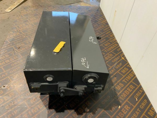 UNUSED CASE Cx37c HYDRAULIC / FUEL TANK. 380419490