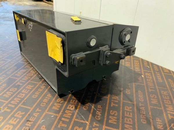 UNUSED CASE Cx37c HYDRAULIC / FUEL TANK. 380419492