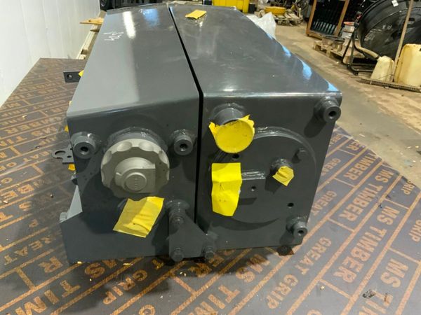 UNUSED CASE Cx37c HYDRAULIC / FUEL TANK. 380419495