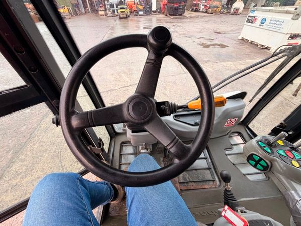 2019 JOHNSTON CITY ROAD SWEEPER...2,500 hours 380428367