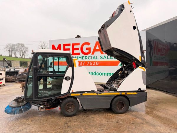 2019 JOHNSTON CITY ROAD SWEEPER...2,500 hours 380428368