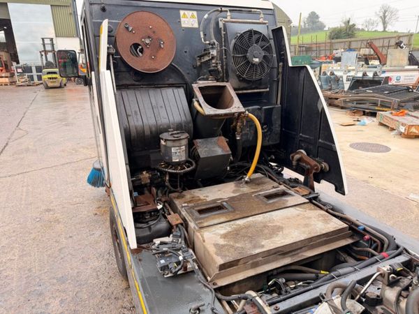 2019 JOHNSTON CITY ROAD SWEEPER...2,500 hours 380428370