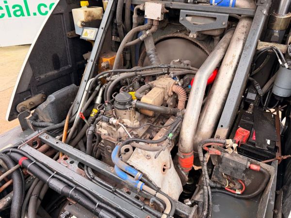 2019 JOHNSTON CITY ROAD SWEEPER...2,500 hours 380428372