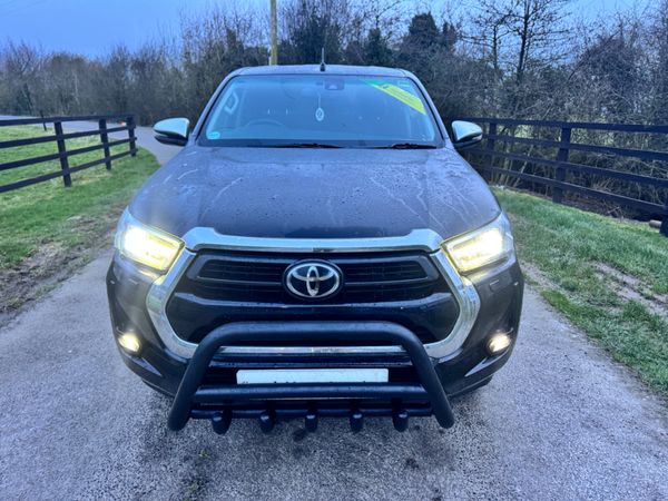 211 Toyota Hilux Invincible 2.4L D4D****** 380557445