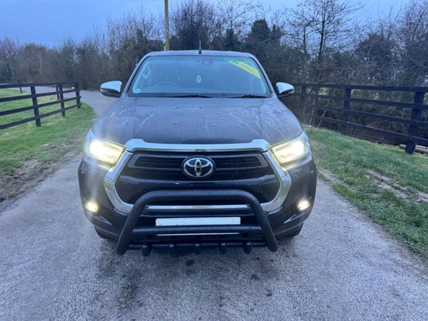 211 Toyota Hilux Invincible 2.4L D4D****** 380557447