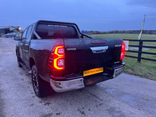 211 Toyota Hilux Invincible 2.4L D4D****** 380557454