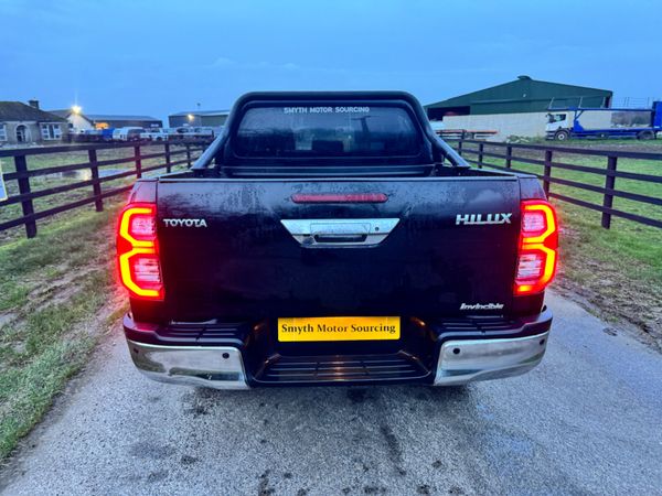 211 Toyota Hilux Invincible 2.4L D4D****** 380557456