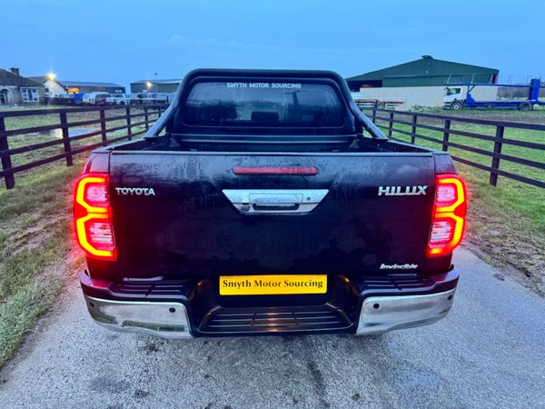 211 Toyota Hilux Invincible 2.4L D4D****** 380557458