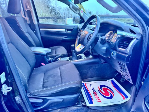 211 Toyota Hilux Invincible 2.4L D4D****** 380557460