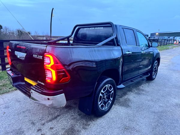 211 Toyota Hilux Invincible 2.4L D4D****** 380557461