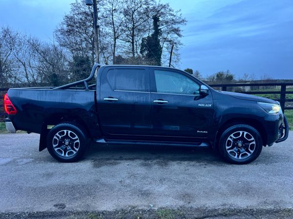 211 Toyota Hilux Invincible 2.4L D4D****** 380557463
