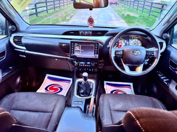 211 Toyota Hilux Invincible 2.4L D4D****** 380557465