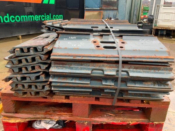 UNUSED 600mm TRACK SHOES / PADS........289pf. 380507341