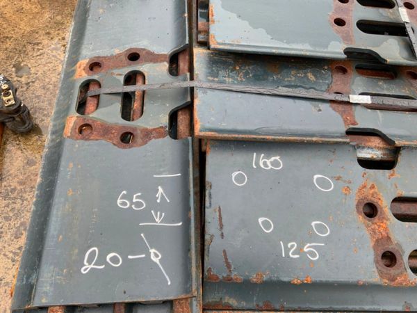 UNUSED 600mm TRACK SHOES / PADS........289pf. 380507344