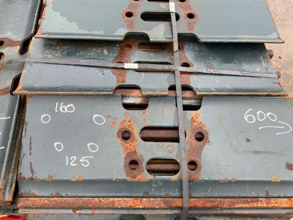 UNUSED 600mm TRACK SHOES / PADS........289pf. 380507345