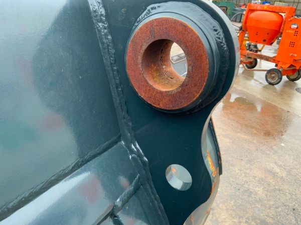 UNUSED 48" HYUNDAI BUCKET....70mm..........266pf. 380507320