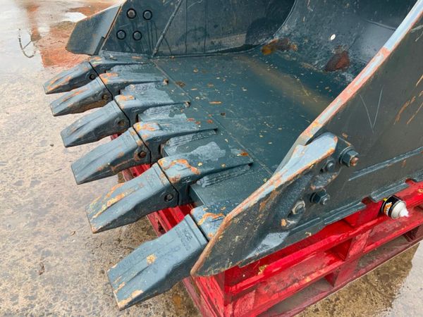 UNUSED 48" HYUNDAI BUCKET....70mm..........266pf. 380507325
